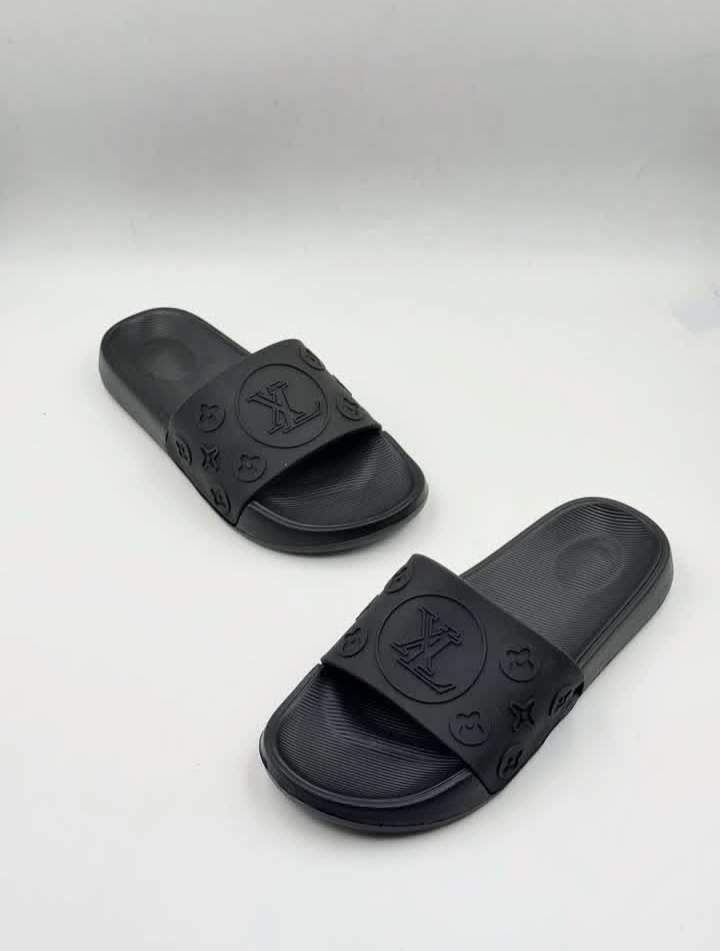 Louis Vuitton Waterfront Mule slides, featuring an embossed Monogram pattern on flexible rubber. - Image 2