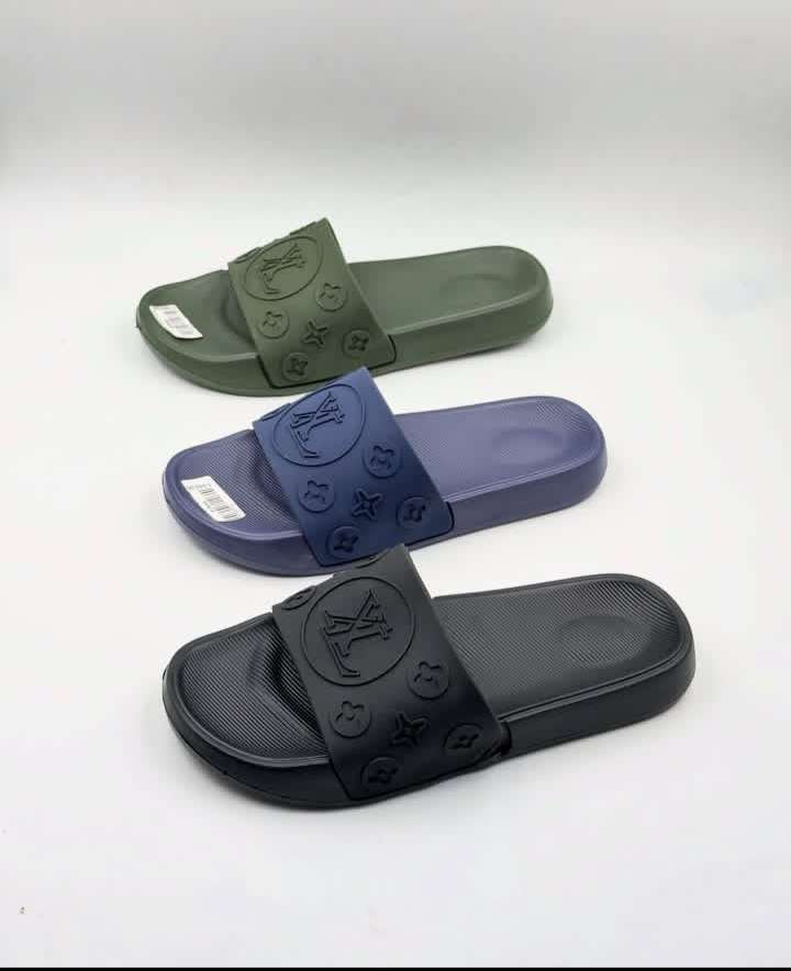 Louis Vuitton Waterfront Mule slides, featuring an embossed Monogram pattern on flexible rubber. - Image 3